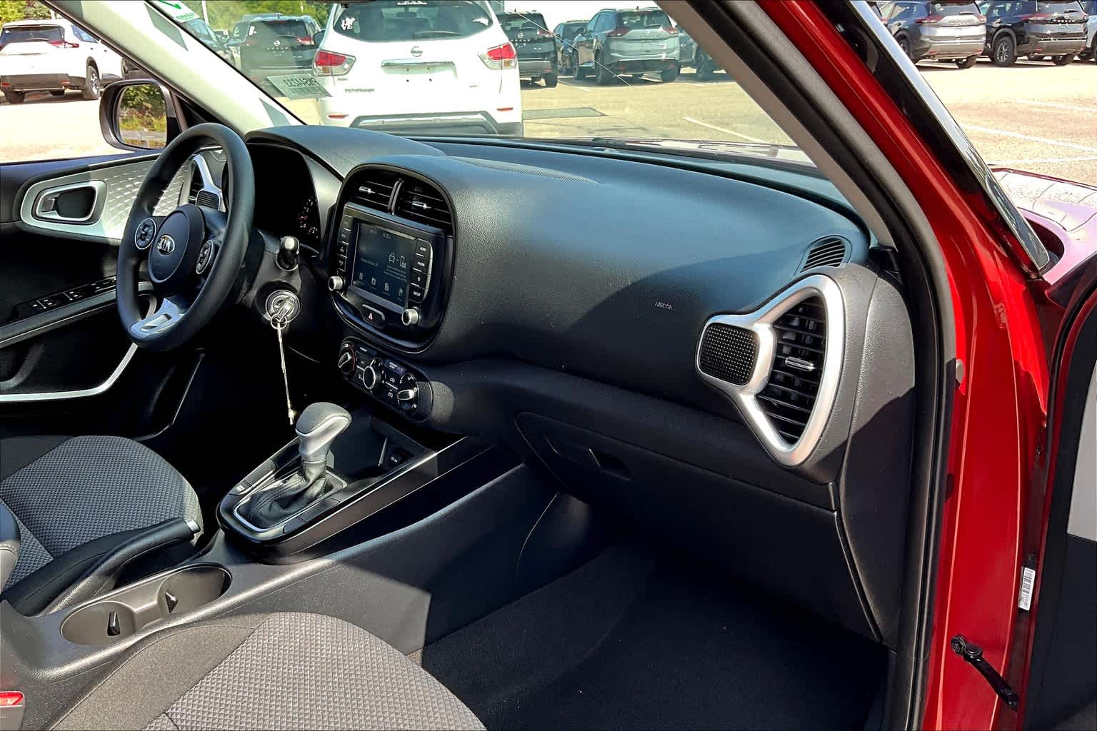 2021 Kia Soul LX - Photo 14