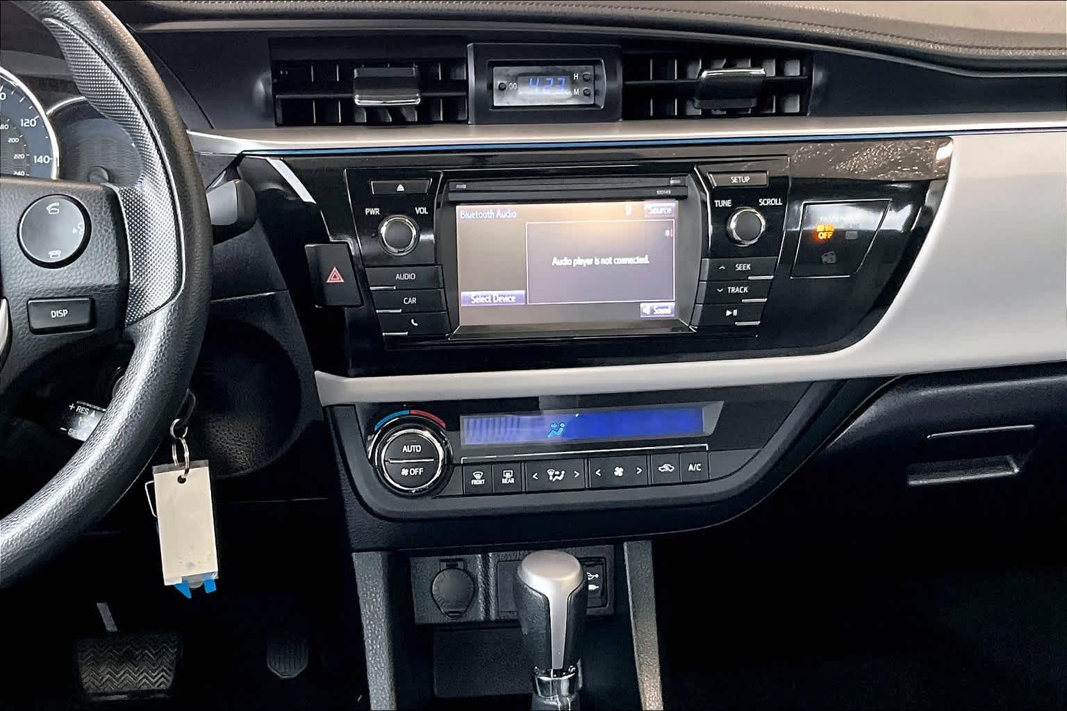 2015 Toyota Corolla LE - Photo 18