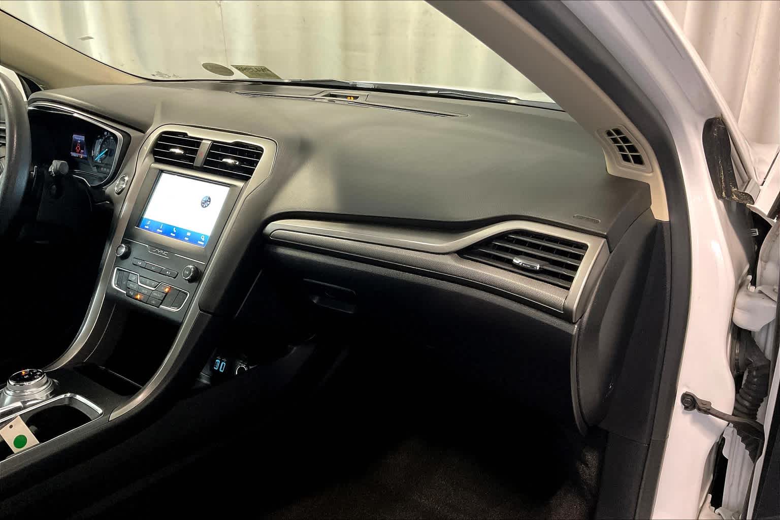 2020 Ford Fusion SE - Photo 13