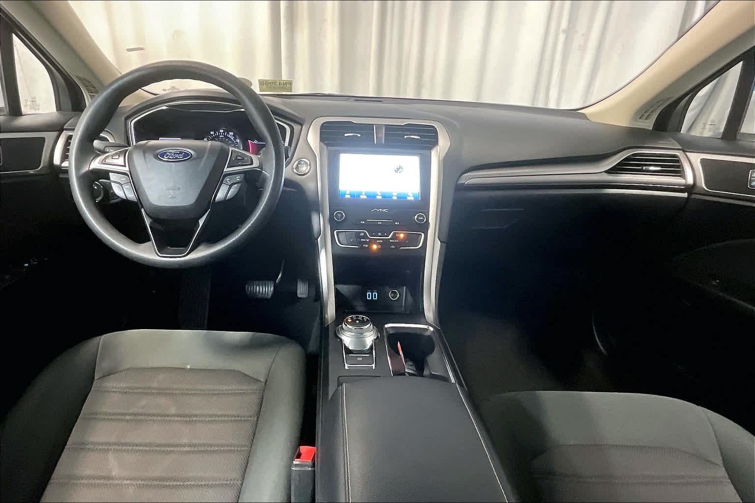2020 Ford Fusion SE - Photo 21