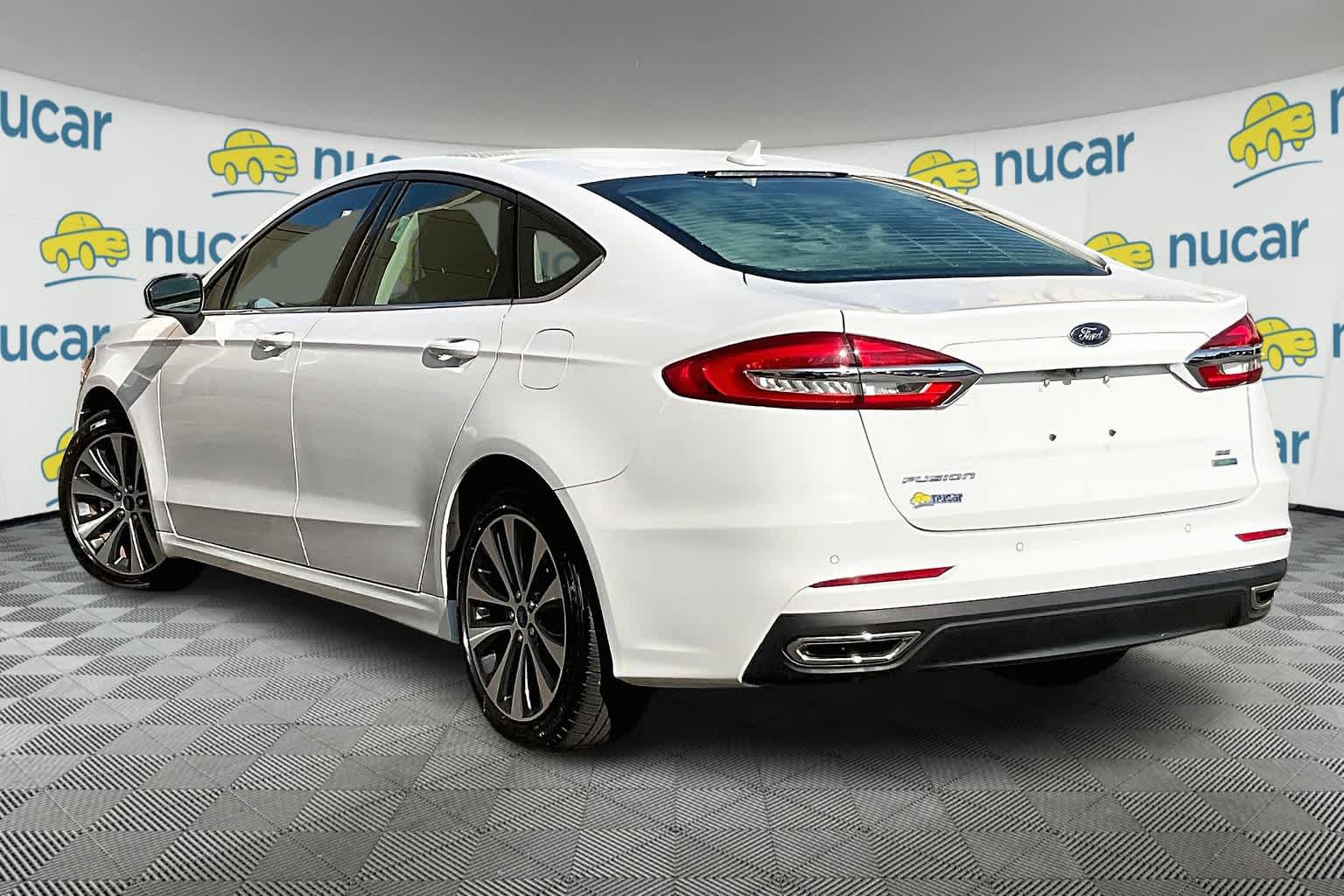 2020 Ford Fusion SE - Photo 4