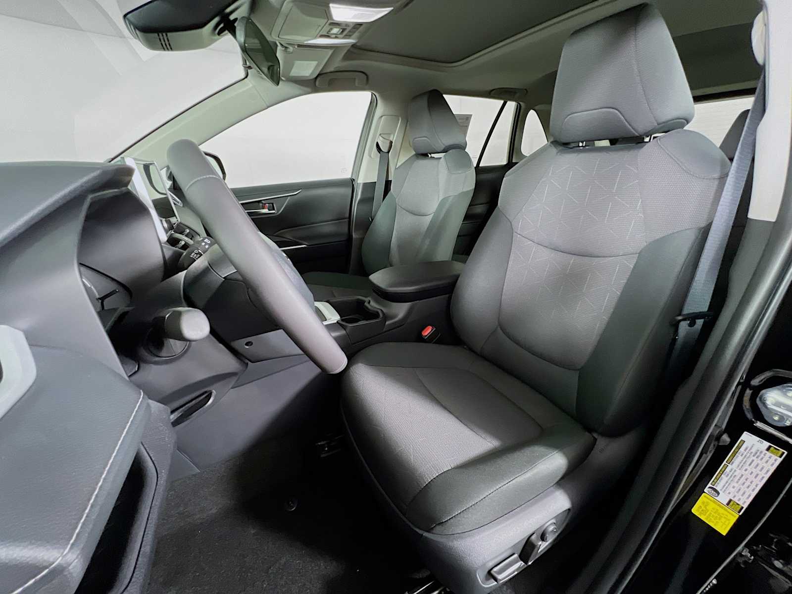 2024 Toyota RAV4 XLE - Photo 12