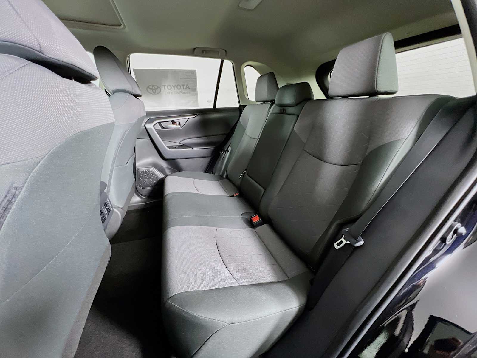 2024 Toyota RAV4 XLE - Photo 13