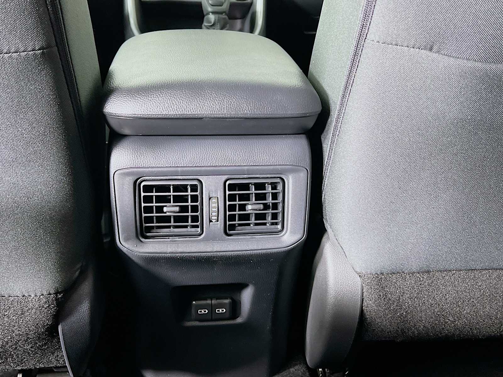 2024 Toyota RAV4 XLE - Photo 14