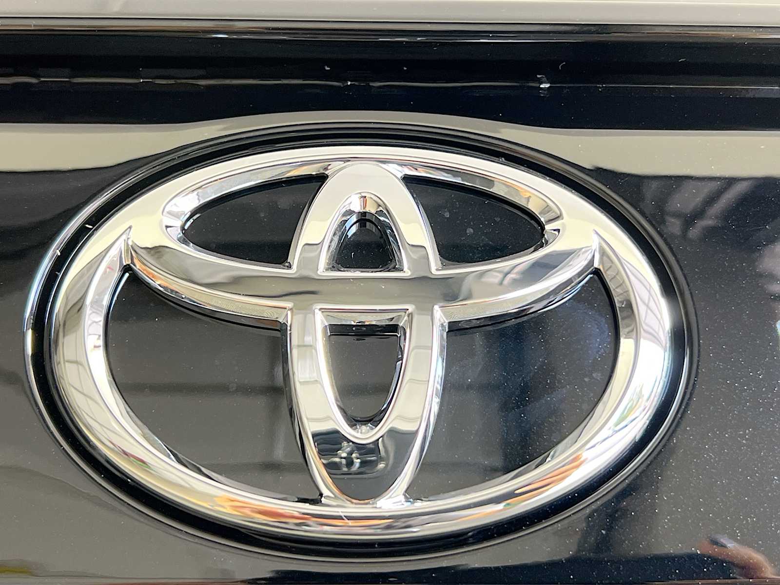 2024 Toyota RAV4 XLE - Photo 18