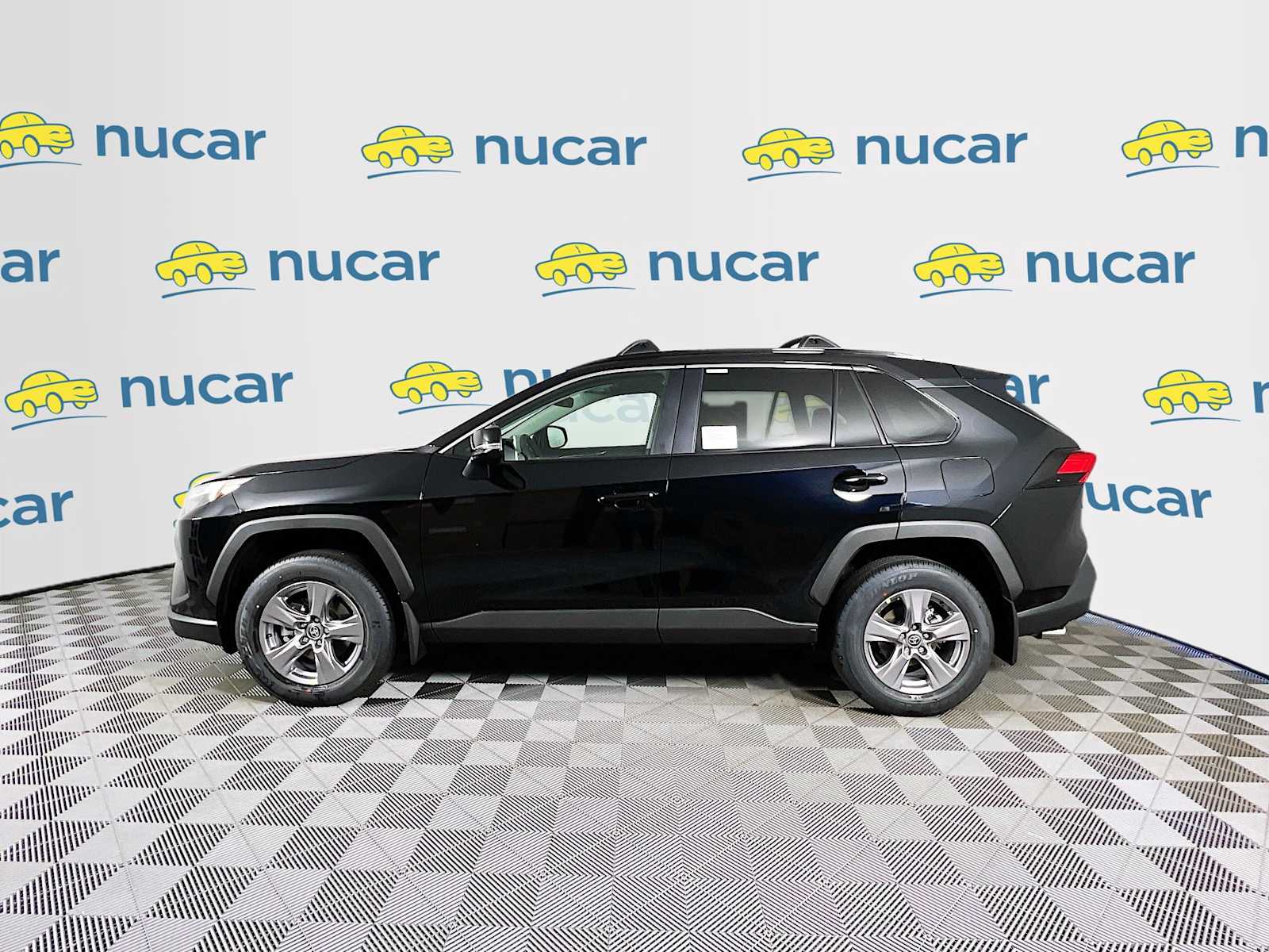 2024 Toyota RAV4 XLE - Photo 3