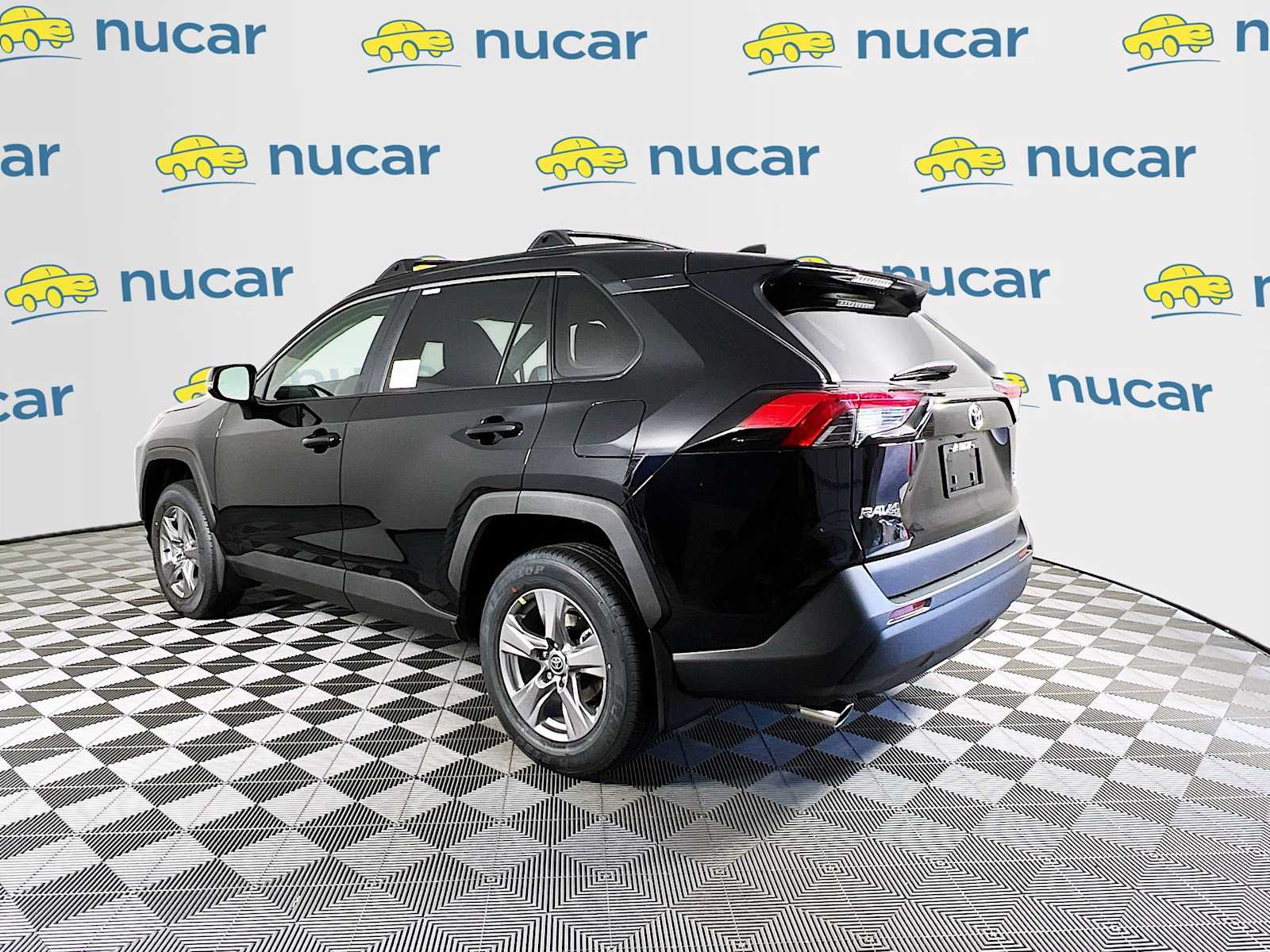 2024 Toyota RAV4 XLE - Photo 4