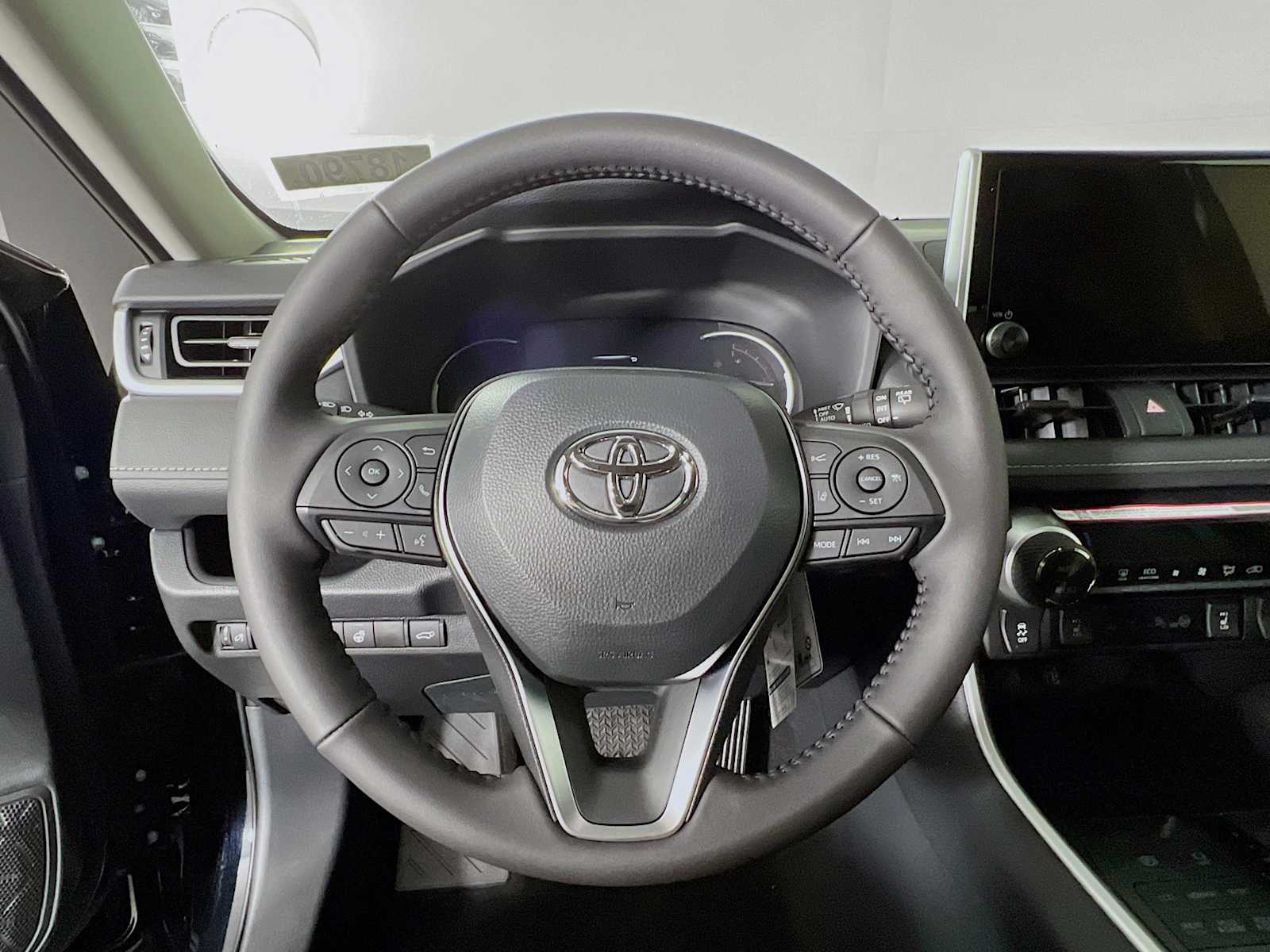 2024 Toyota RAV4 XLE - Photo 7