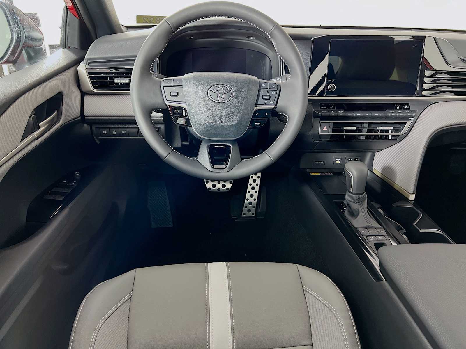 2025 Toyota Camry SE - Photo 15