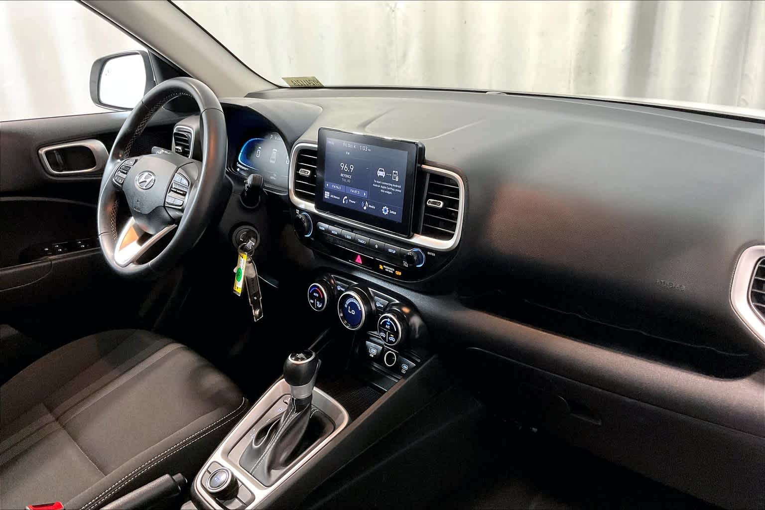 2023 Hyundai Venue SEL - Photo 14