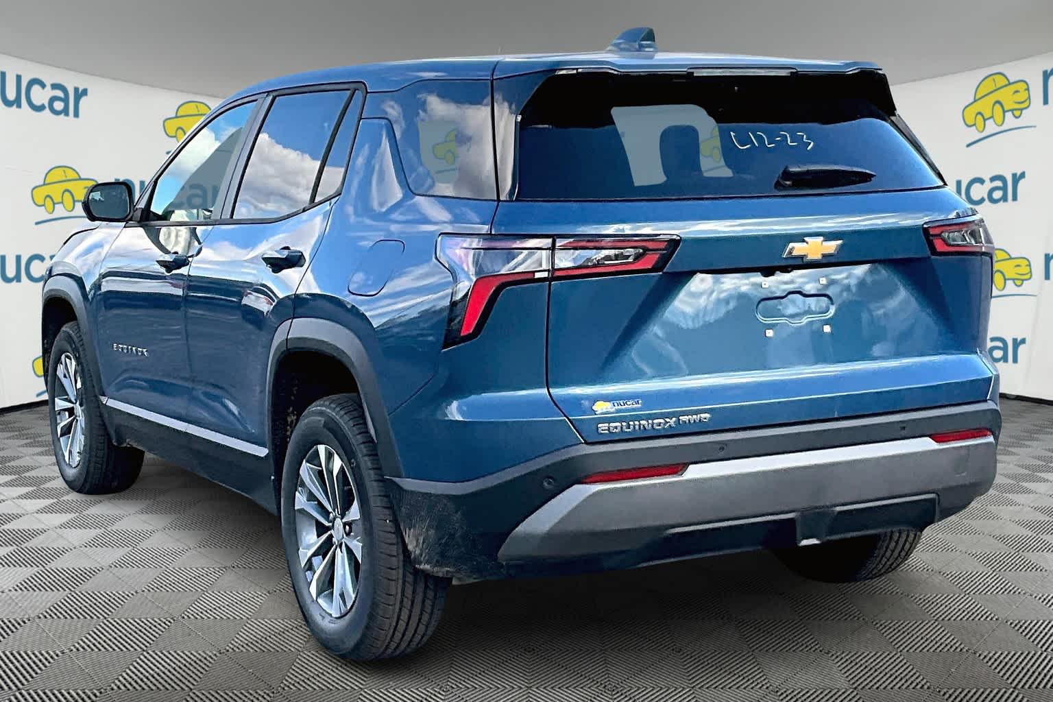 2025 Chevrolet Equinox AWD LT - Photo 4