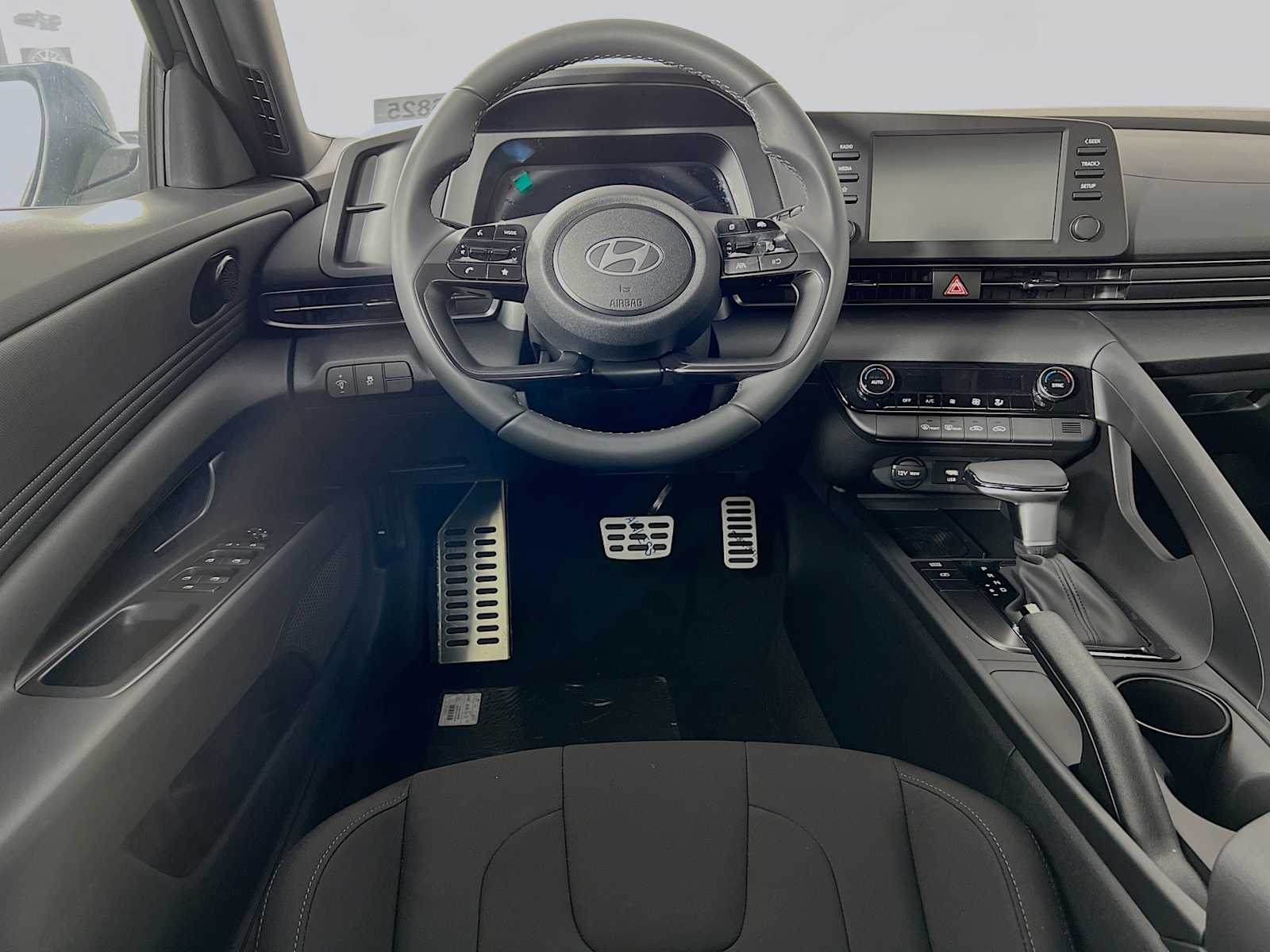 2025 Hyundai Elantra SEL Convenience - Photo 14