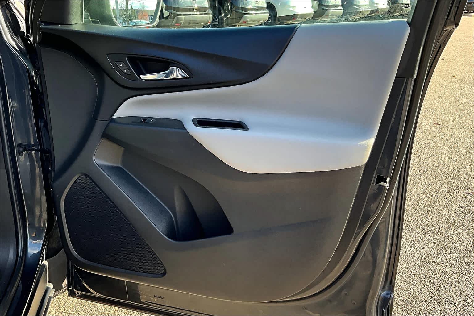 2022 Chevrolet Equinox LS - Photo 12