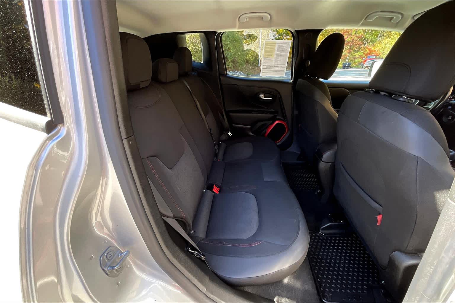 2016 Jeep Renegade Trailhawk - Photo 16