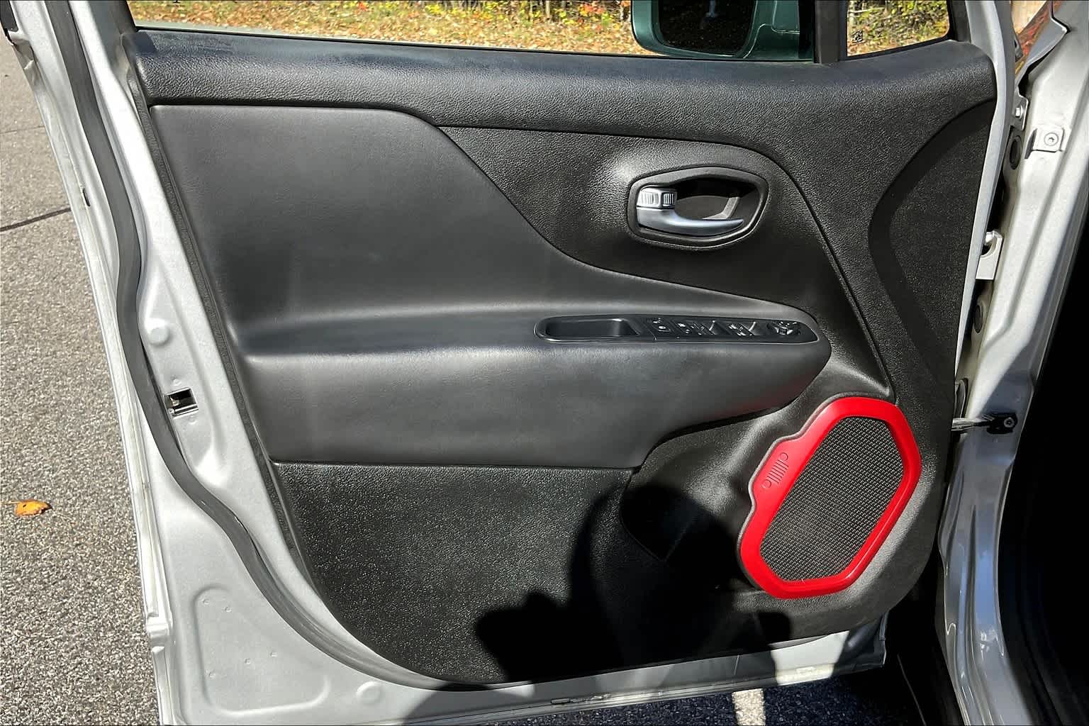 2016 Jeep Renegade Trailhawk - Photo 9