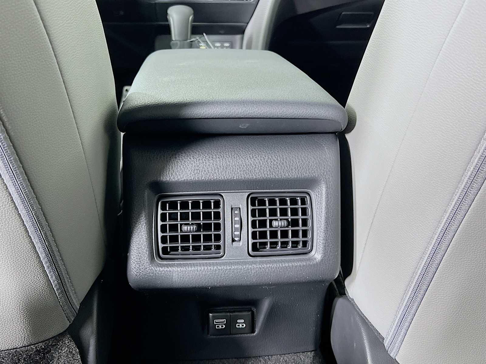 2025 Toyota Camry SE - Photo 14