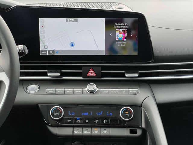 2024 Hyundai Elantra SEL - Photo 18