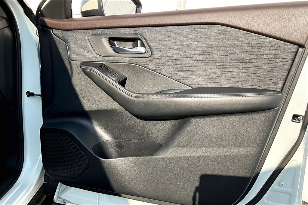 2021 Nissan Rogue SV - Photo 12
