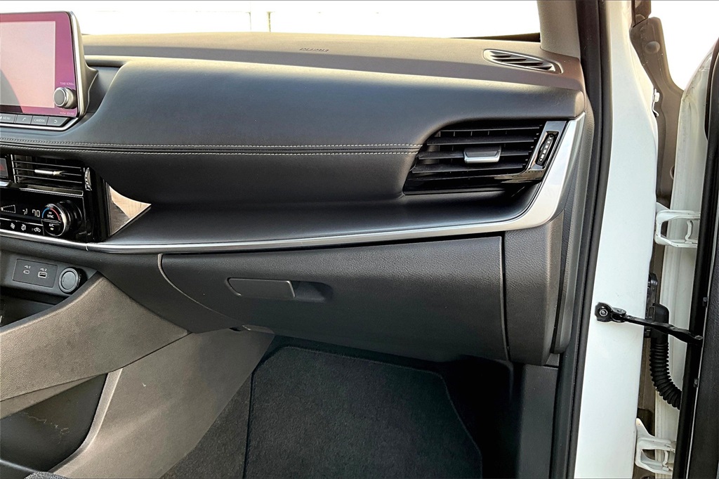 2021 Nissan Rogue SV - Photo 13