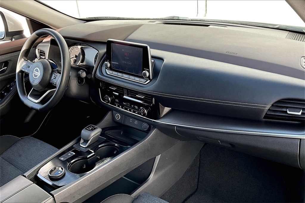 2021 Nissan Rogue SV - Photo 14