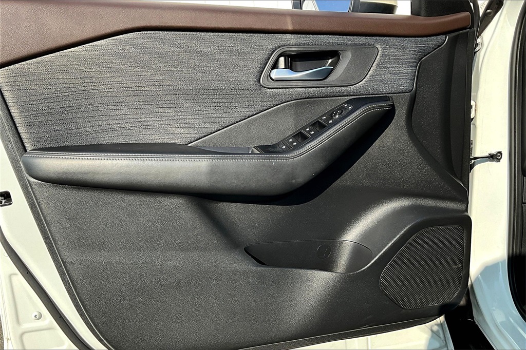 2021 Nissan Rogue SV - Photo 9
