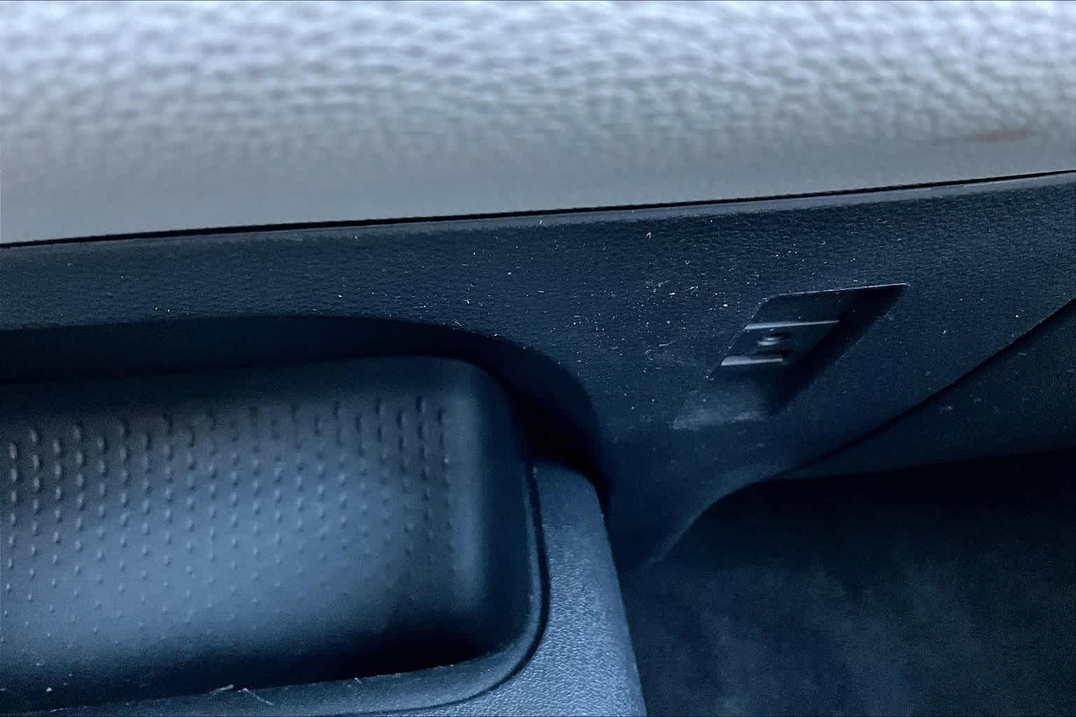 2020 Toyota Corolla LE - Photo 25