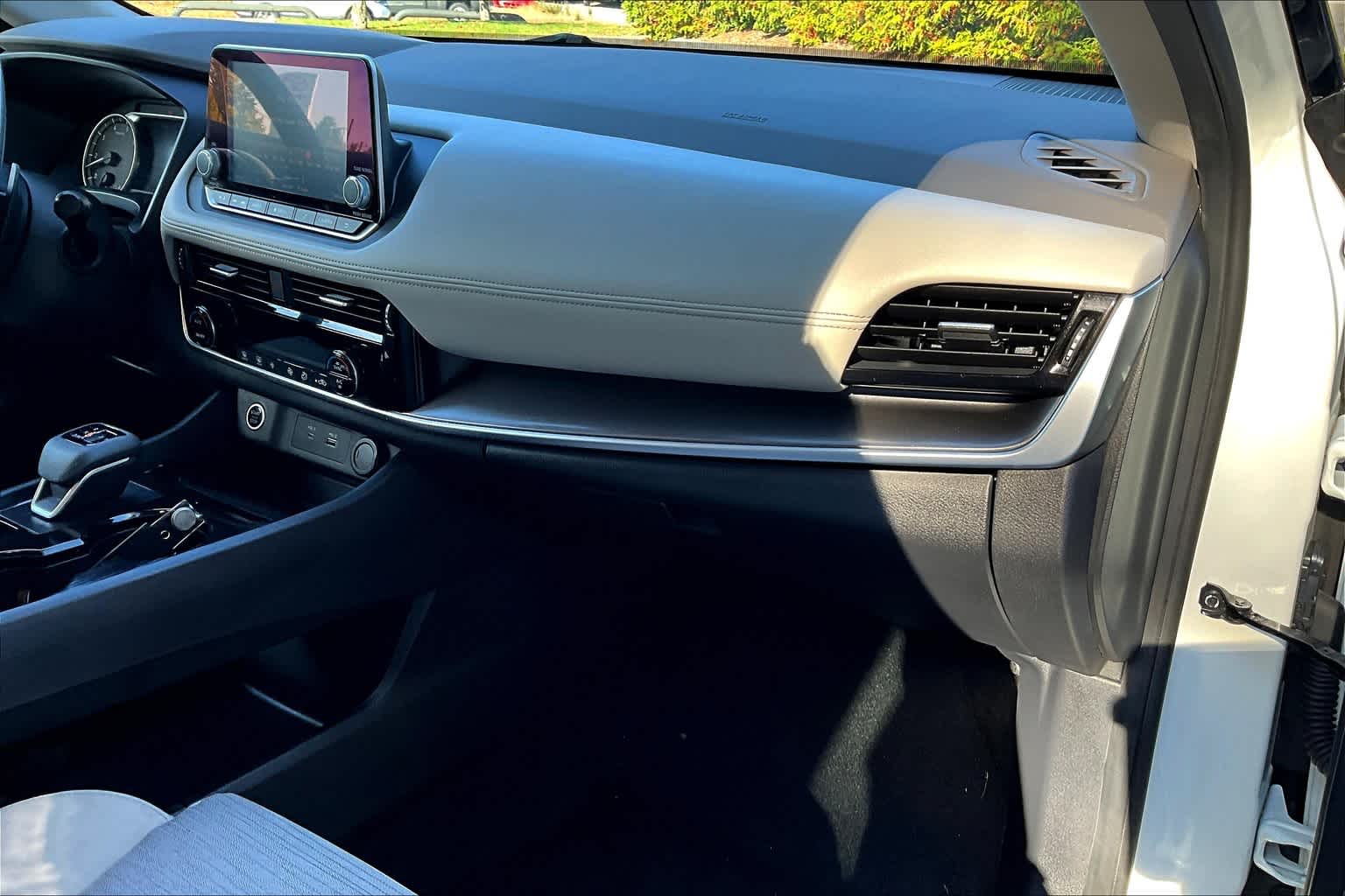 2021 Nissan Rogue SV - Photo 13