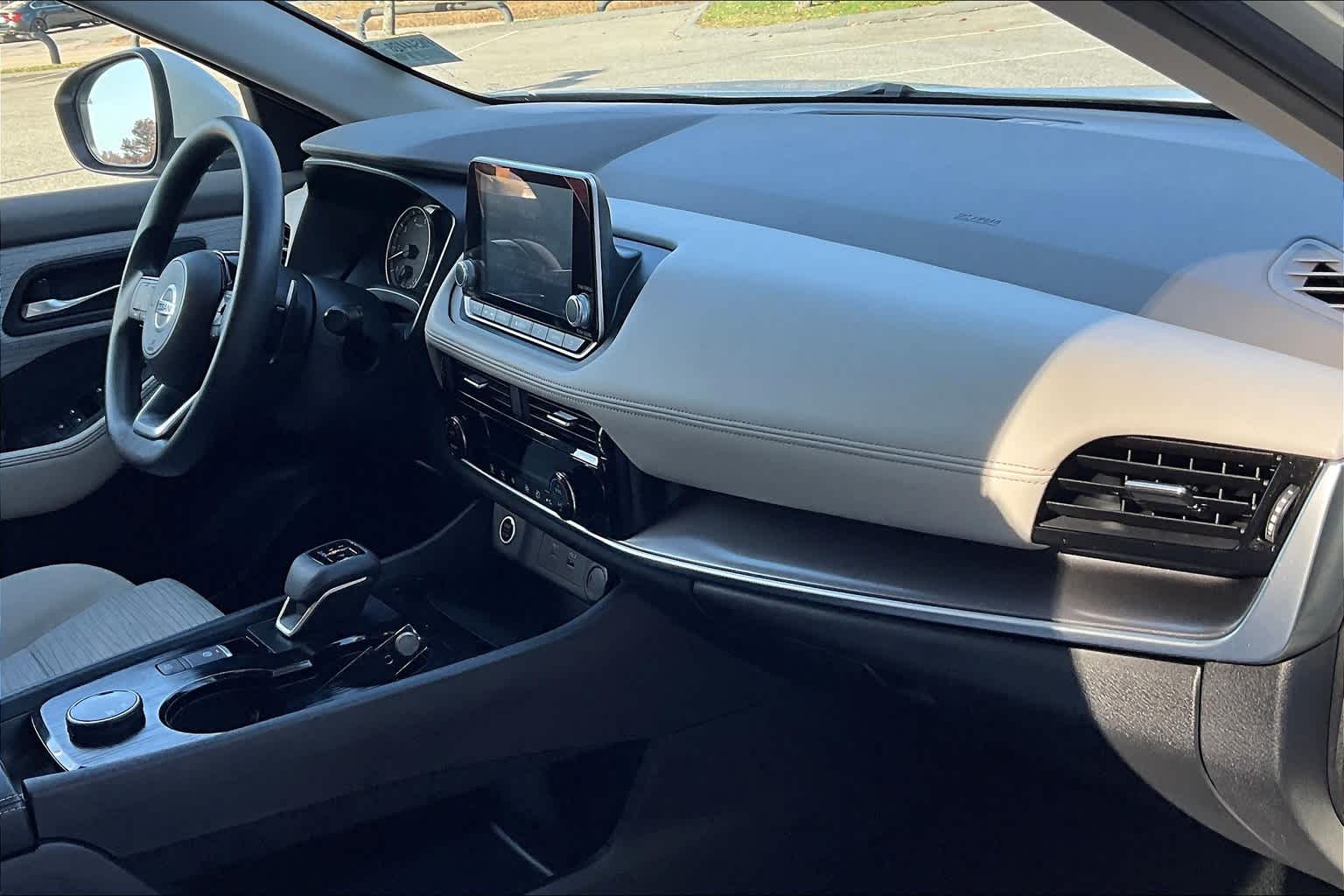 2021 Nissan Rogue SV - Photo 14