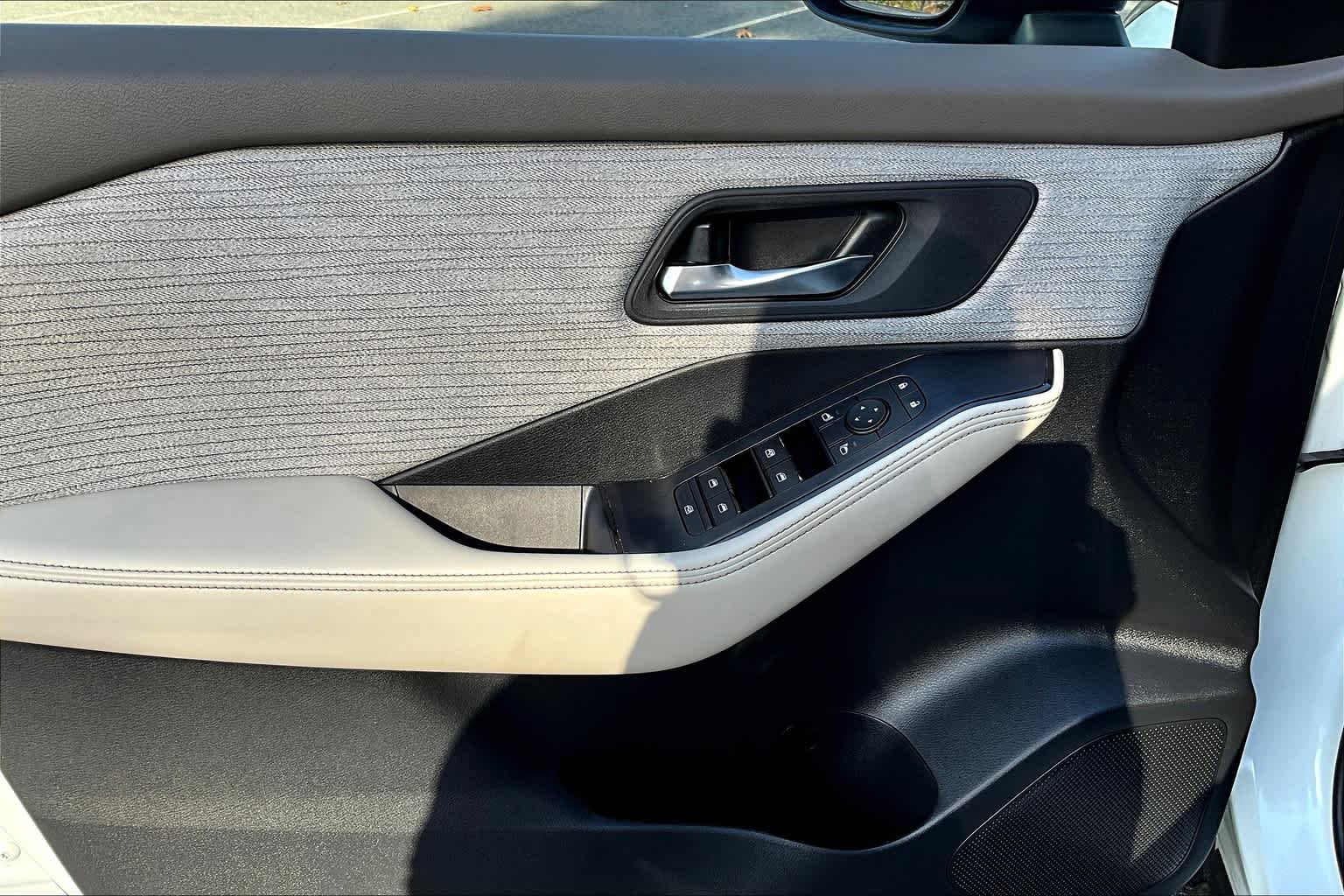 2021 Nissan Rogue SV - Photo 9