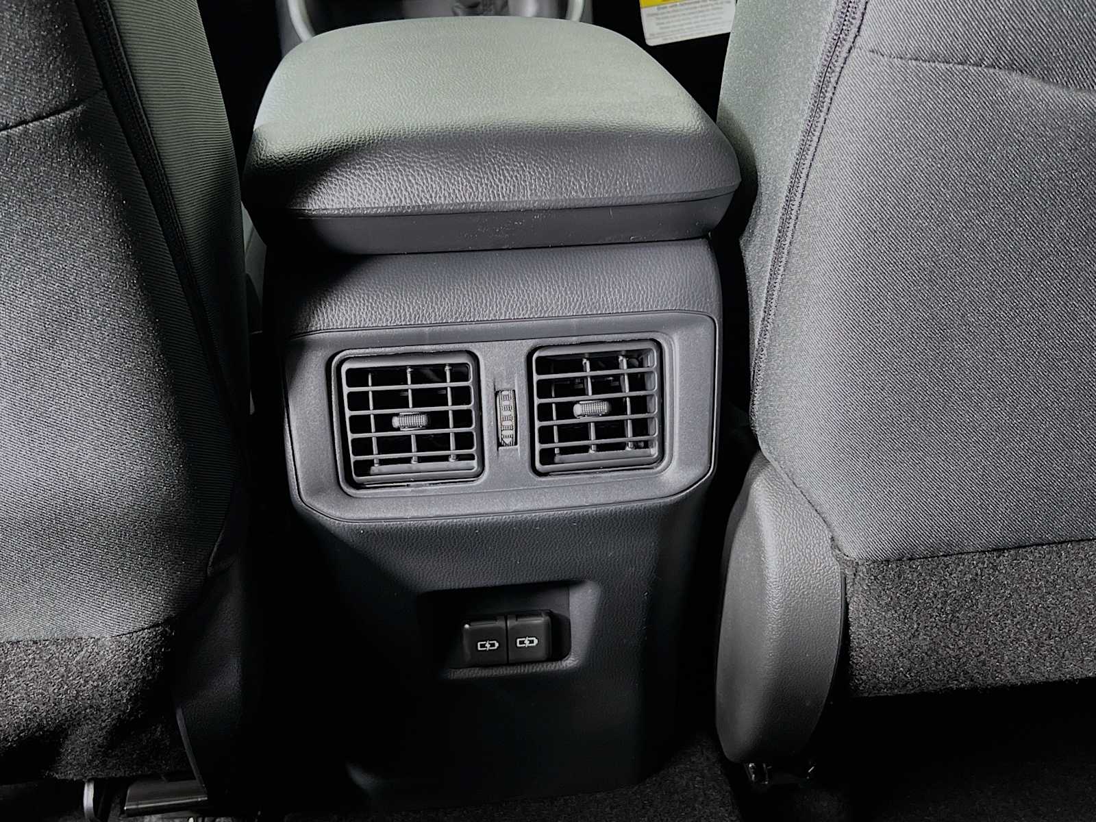 2024 Toyota RAV4 XLE - Photo 14