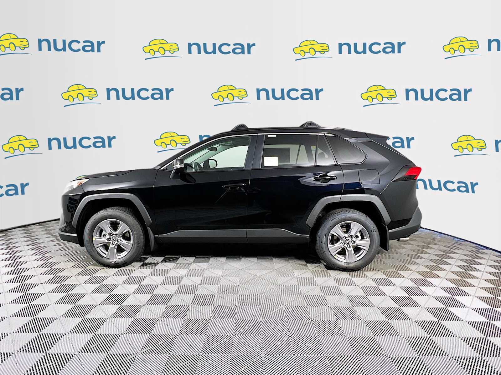 2024 Toyota RAV4 XLE - Photo 3