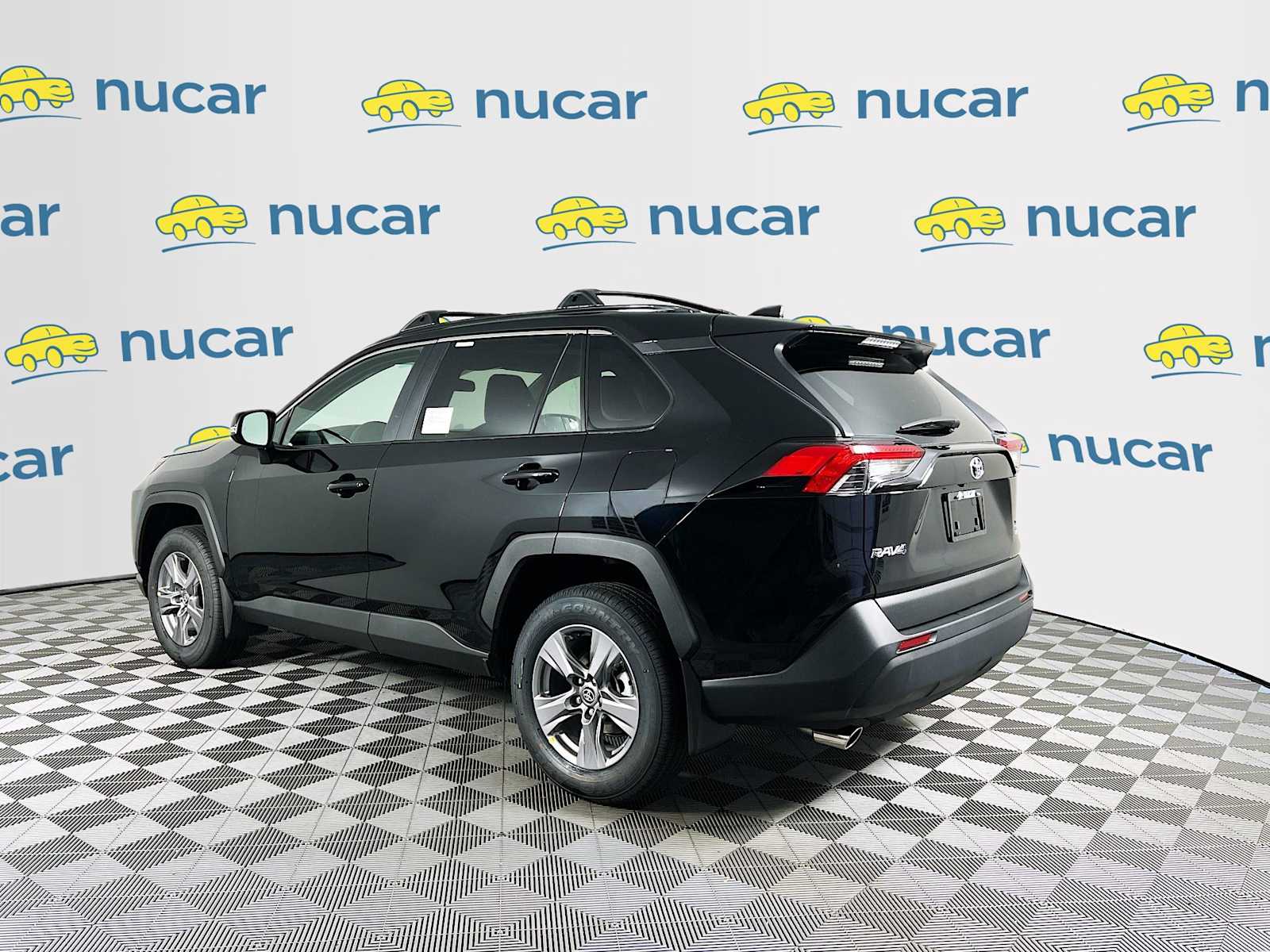 2024 Toyota RAV4 XLE - Photo 4