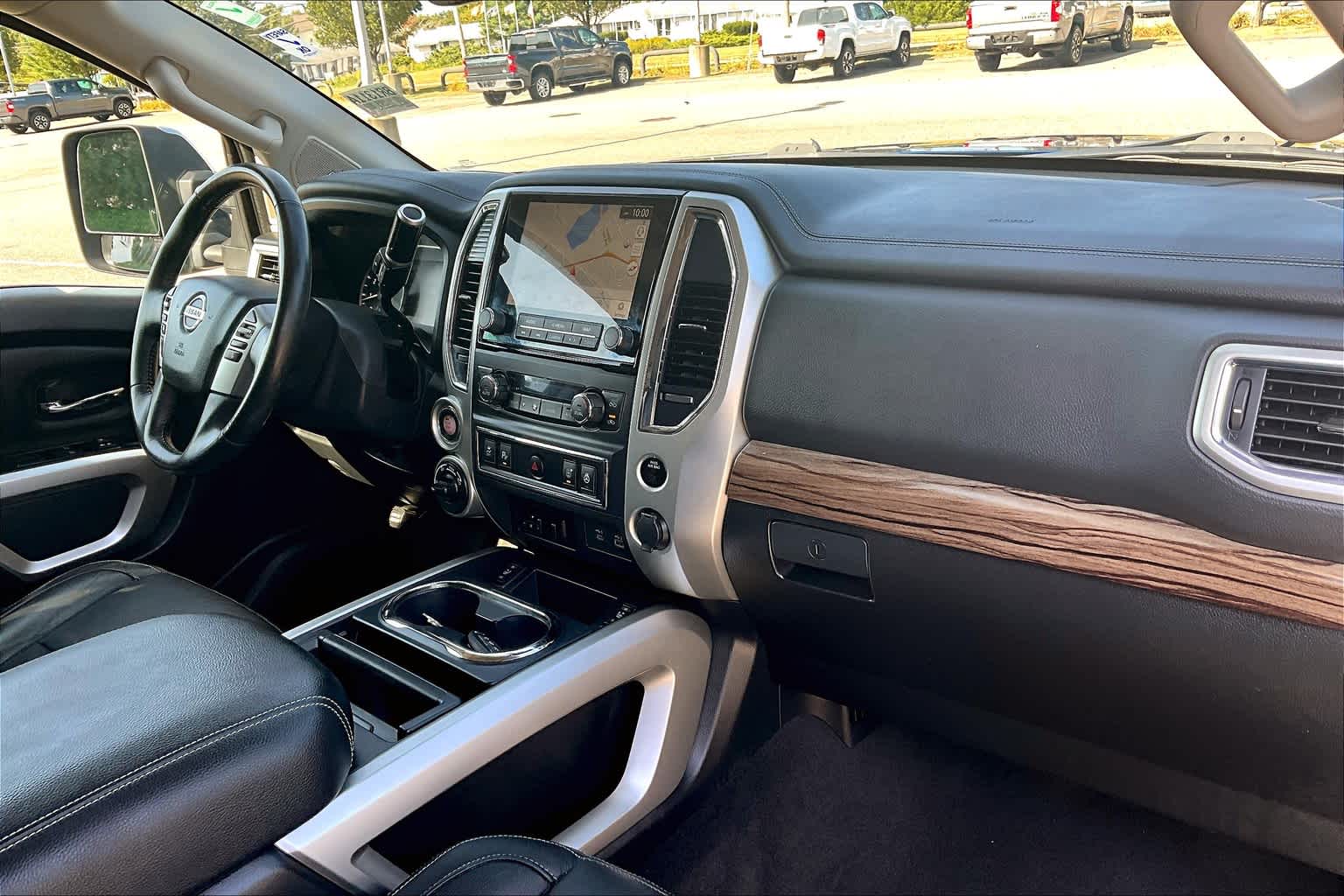 2021 Nissan Titan SL 4x4 Crew Cab - Photo 14